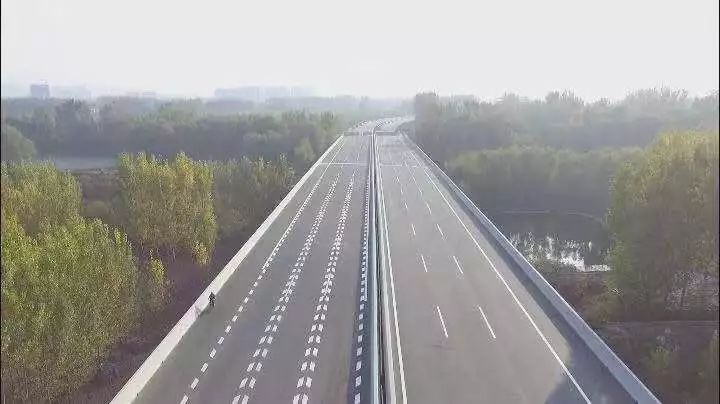 助力區(qū)域物(wù)流中(zhōng)心建設，這條路今日開通 